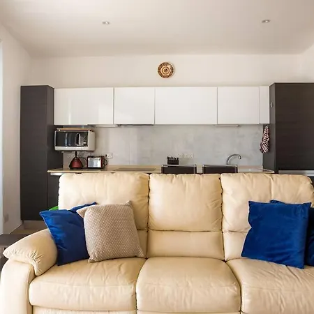 Exquisite 2-bedroom Seafront In Spinola Bay *