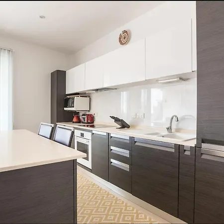 Exquisite 2-bedroom Seafront In Spinola Bay