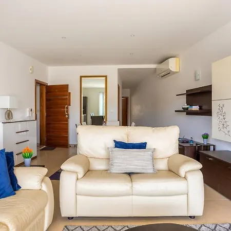 Exquisite 2-bedroom Seafront In Spinola Bay Daire *