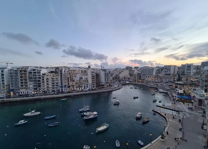 Lägenhet Exquisite 2-bedroom Seafront In Spinola Bay