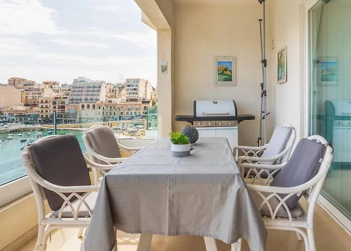 Exquisite 2-bedroom Seafront In Spinola Bay Lägenhet