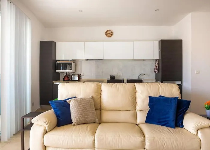 Exquisite 2-bedroom Seafront In Spinola Bay *