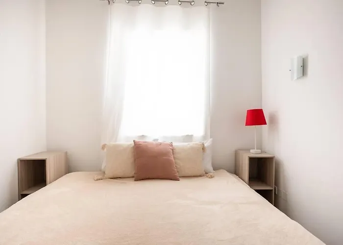 Exquisite 2-bedroom Seafront In Spinola Bay Lägenhet